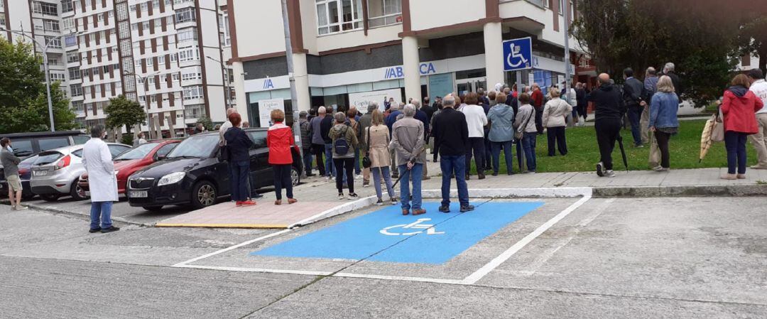 Concentración frente al ABANCA de San Valentín en A Coruña