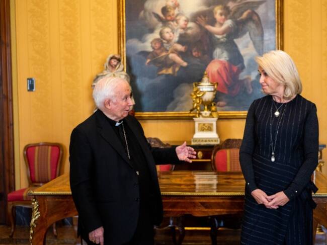 Antonio Cañizares, arzobispo de Valencia y Hortensia Herrero