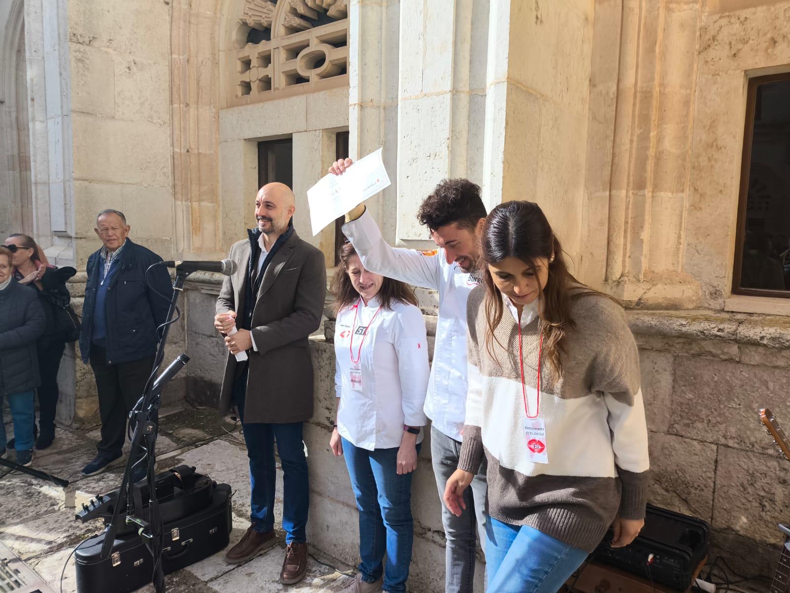 David Izquierdo, con el equipo de El 51 del Sol, con el título de "Postre de la Ribera del Duero" para su propuesta "Vino, pan y queso saben a beso"