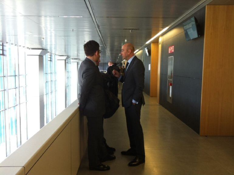 En la imagen, los abogados de los imputados: Juan Monclús, José María Paban y Valentín Romero