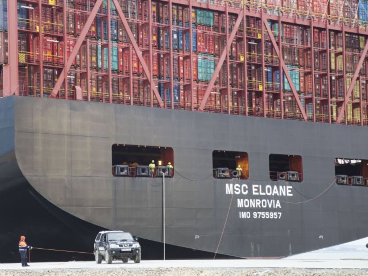 La nueva terminal se estrena con un portacontedores gigante