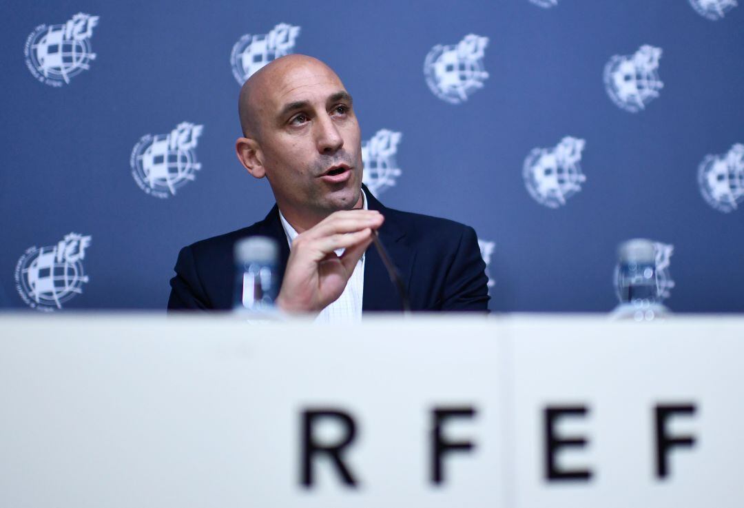 Luis Rubiales adoptará una medida de indulto para los jugadores sancionados por cinco amarillas