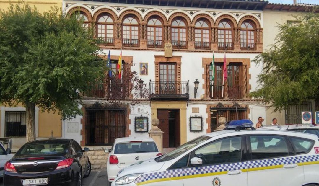  Fachada principal del edificio del Ayuntamiento de Jódar