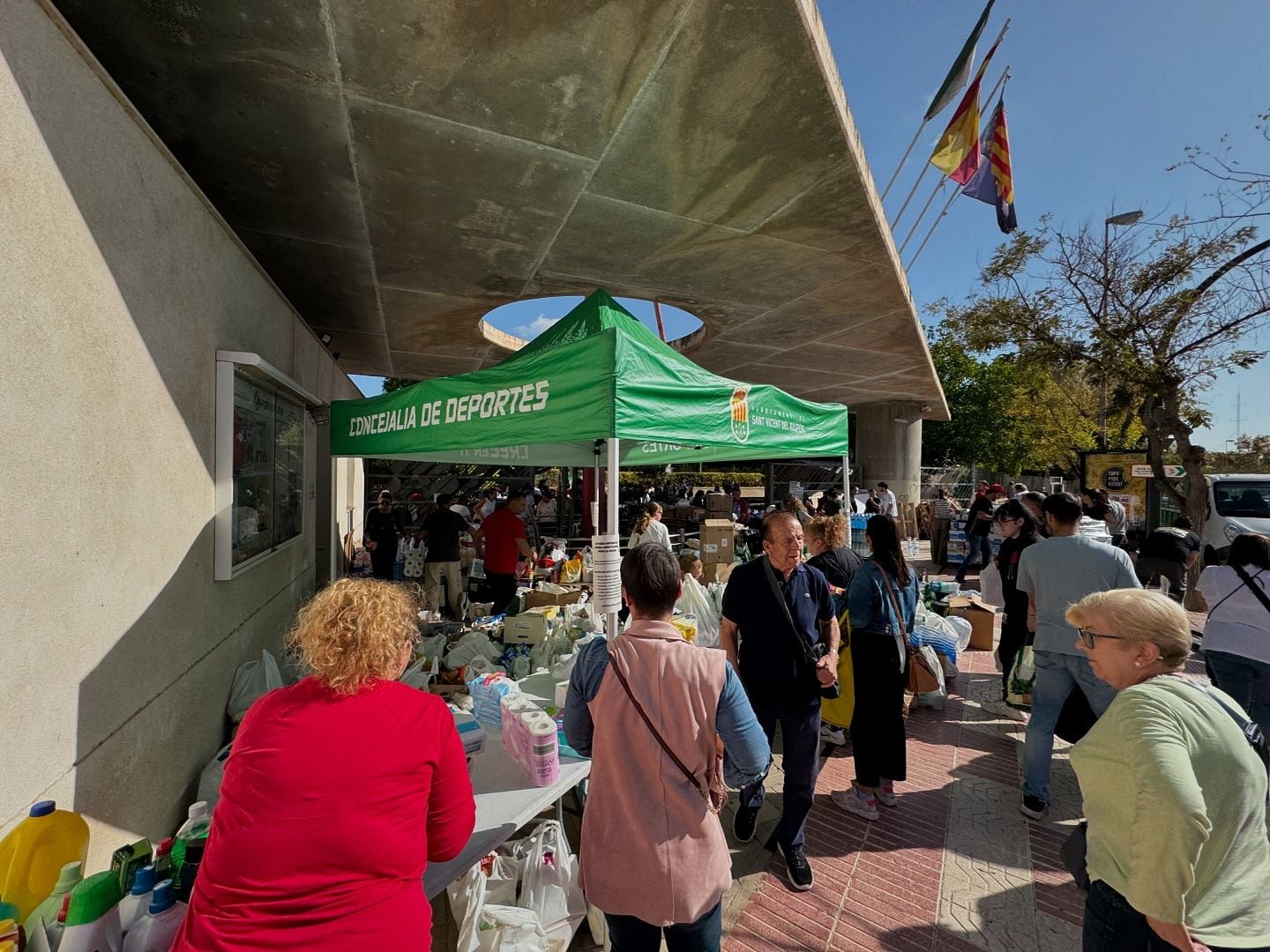 Centro de recepción de productos de ayuda a los afectados por la DANA en San Vicente del Raspeig