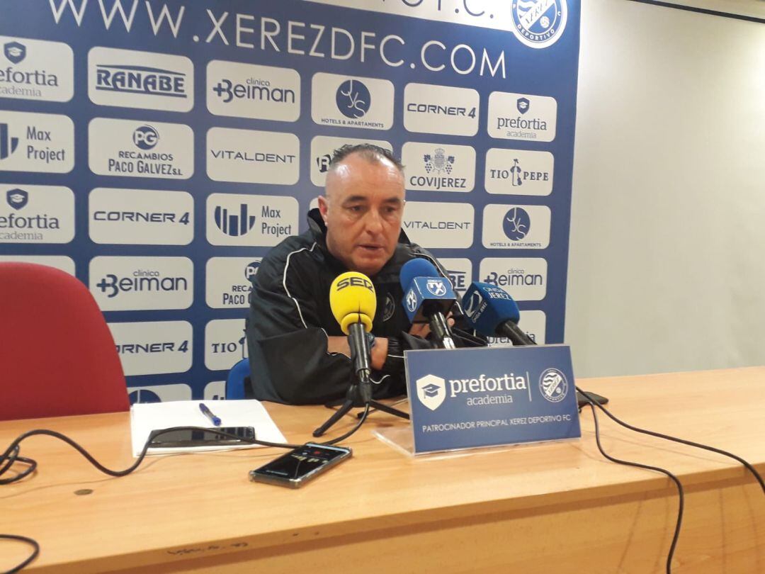 Josu Uribe durante la rueda de prensa del viernes en Chapín 