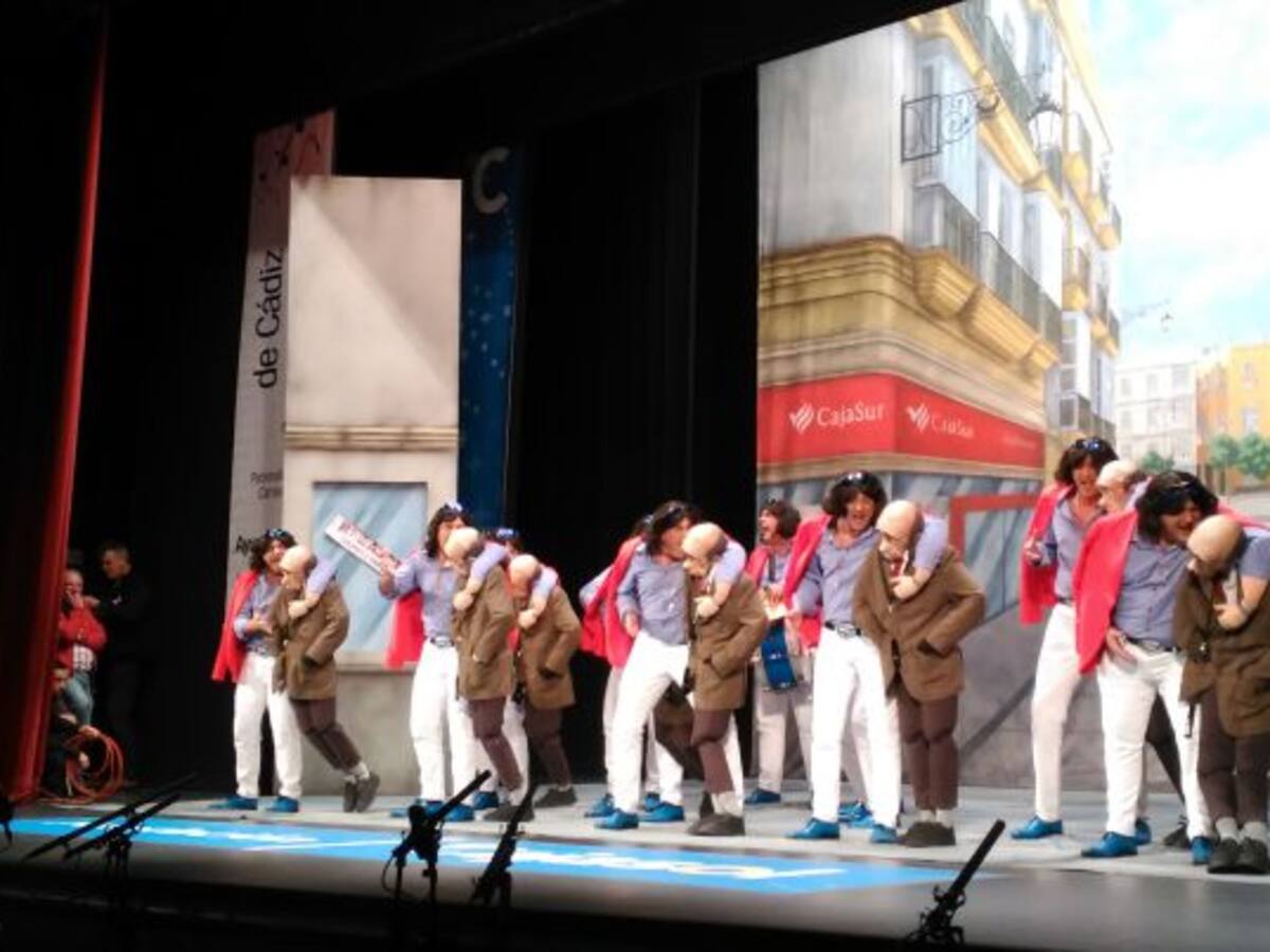 Selu y su inseparable Juan vuelven a divertir al Falla