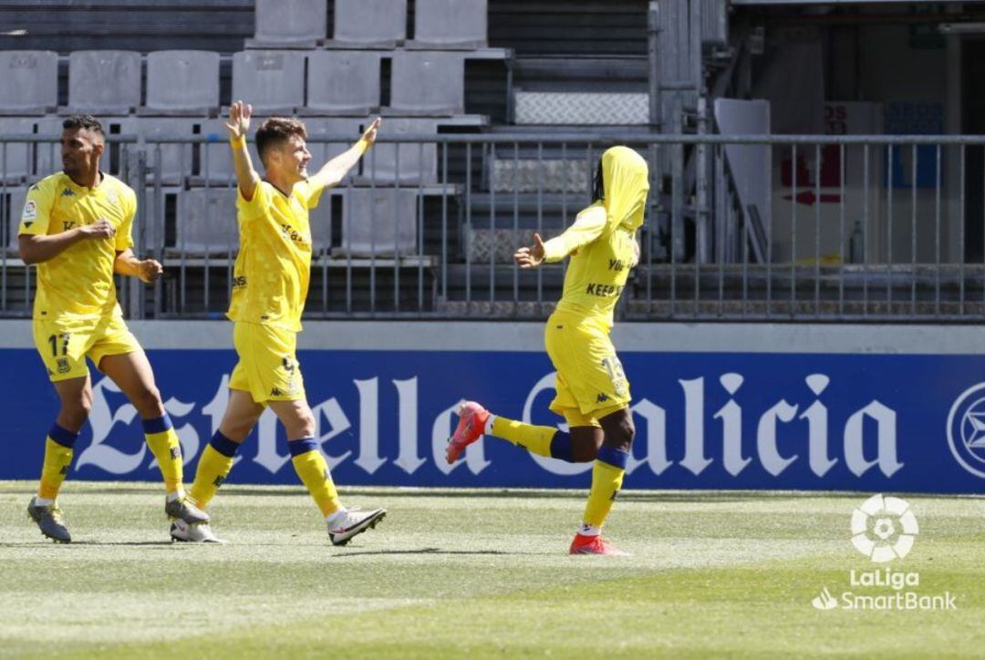 Jugadores del Alcorcón celebrando la victoria