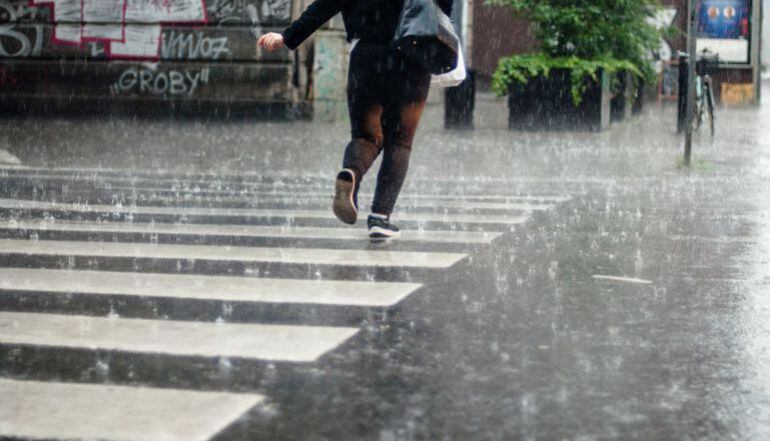 Las lluvias han traído inundaciones y dificultades en la zona de Bidasoaldea. 