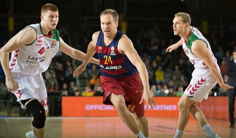 Davis Bertans, Brad Oleson y Jaka Blazic.
