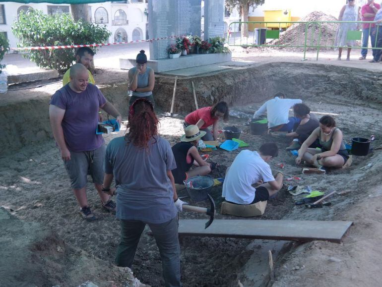 En esta fosa común del cementerio villanovense podráin estar los restos de más de 300 fusilados