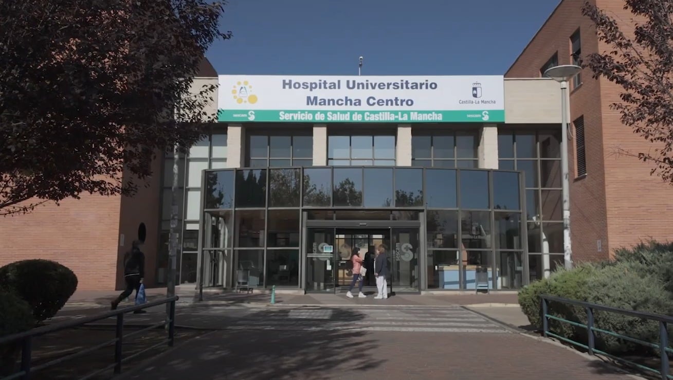 Cartel de la entrada del Hospital Universitario Mancha Centro