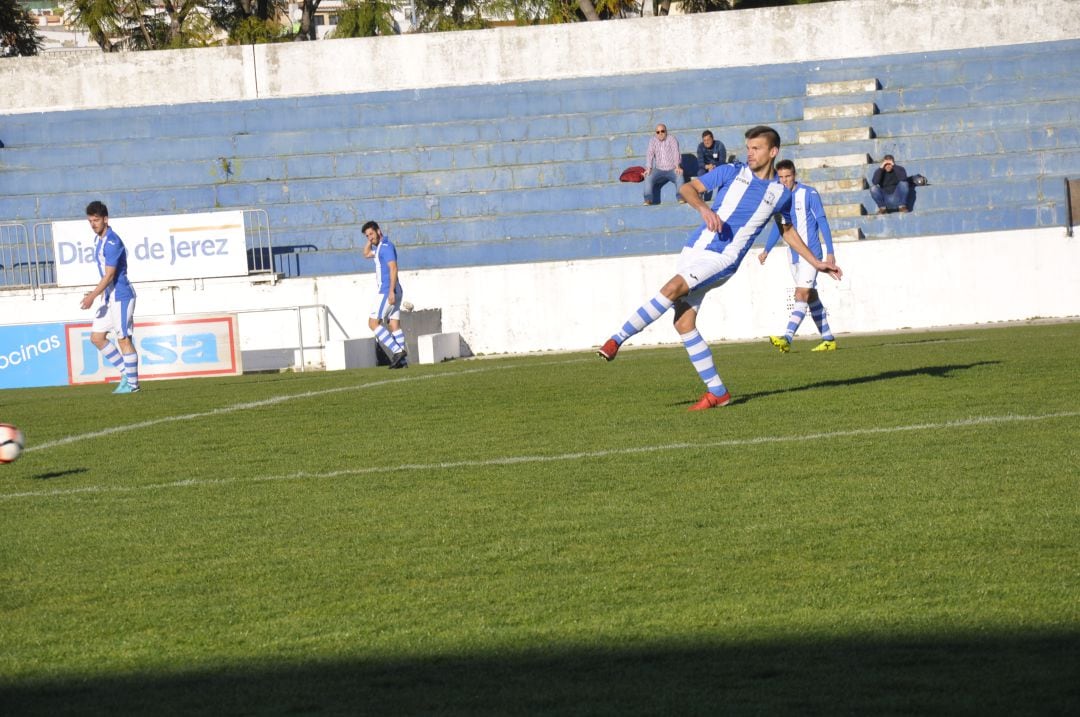 Alex Rodríguez durante un partido con el Jerez Industrial 