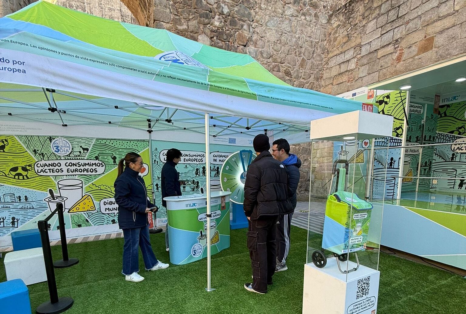 Roadshow de los lácteos, en la calle Corredera del Cristo de Talavera de la Reina