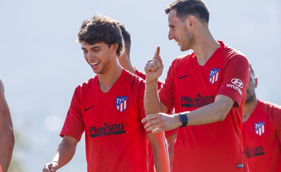 Joao Félix y Nikola Kalinic, en un entrenamiento del Atlético de Madrid.