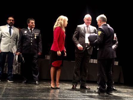 Entrega de una de las distinciones en la Diada