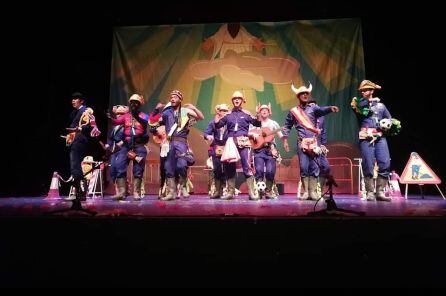 Una agrupación de Carnaval durante el Concurso que se celebra en Jaén.