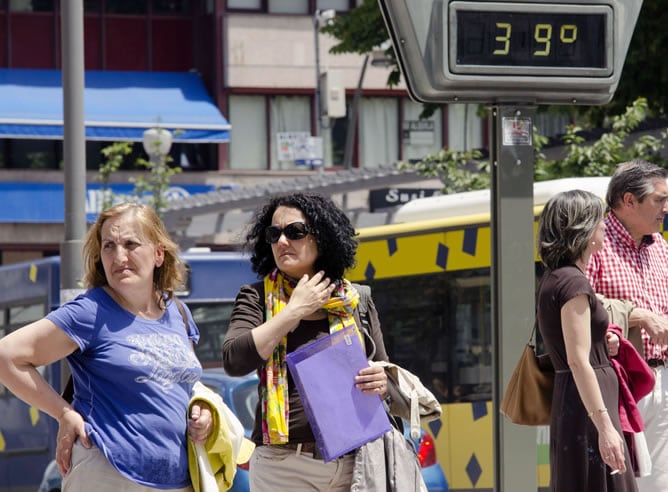 Un termómetro marca 39 grados en Ourense, una temperatura inusualmente alta para esta época del año, cuando faltan tres semanas para que se inicie el verano