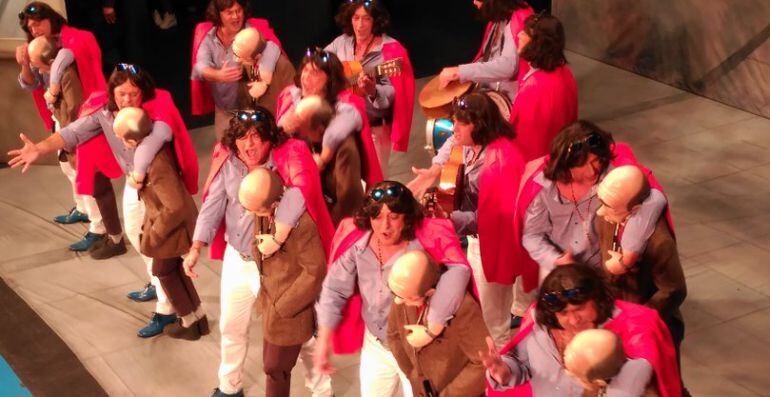 Actuación de la chirigota del Selu con su amigo Juan en las preliminares del Falla