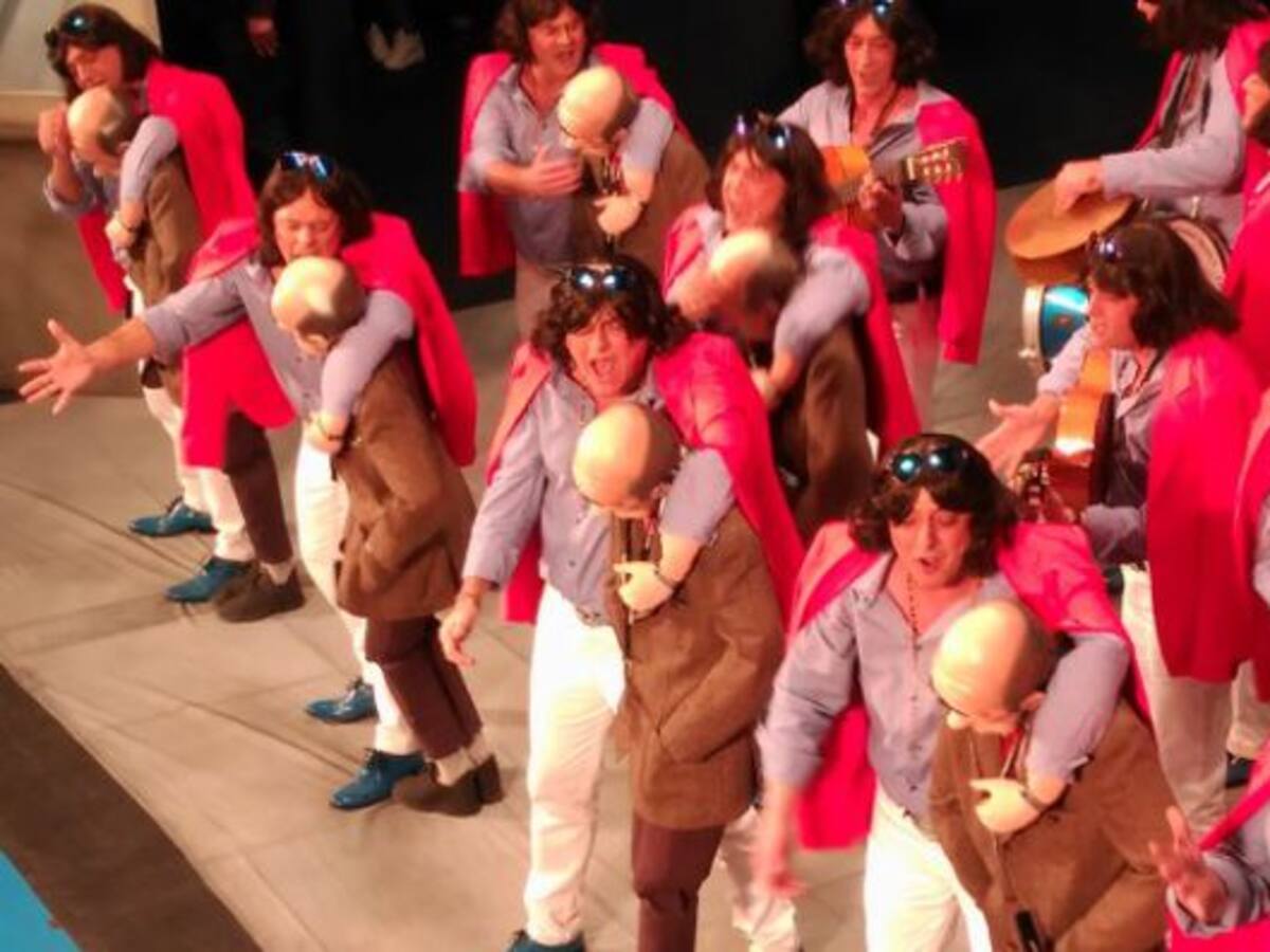 El Selu y su amigo Juan revientan la gran noche de las comparsas