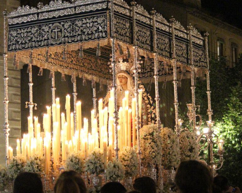 La Virgen de la Concepción de Granada en Plaza Nueva