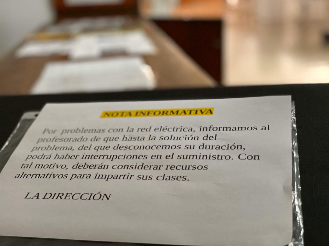 La nota informativa que circula en la Escuela de Arte Pancho Lasso