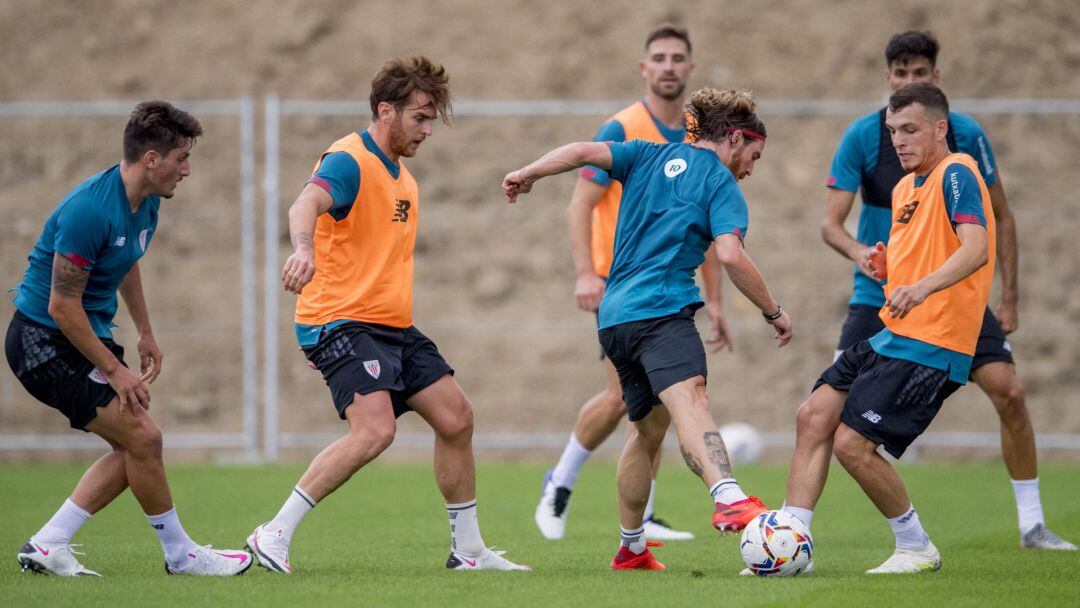 Jugadores del Athletic, durante un entrenamiento de pretemporada en Lezama