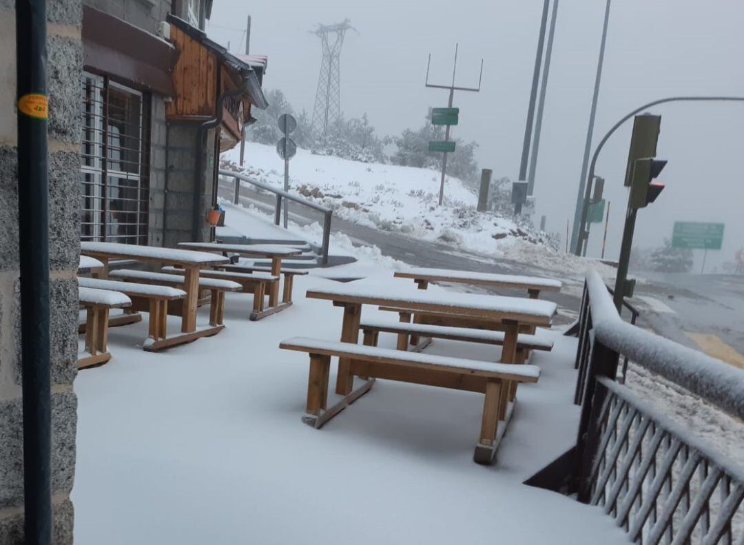 Primera nevada del otoño en el Puerto de Navacerrada. 