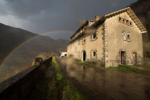 Vista de la estación de Yera, en la parte cántabra del túnel de la Engaña.