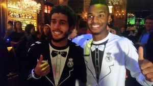 Los catarís tameen y Hussam, con el nuevo esmoquin