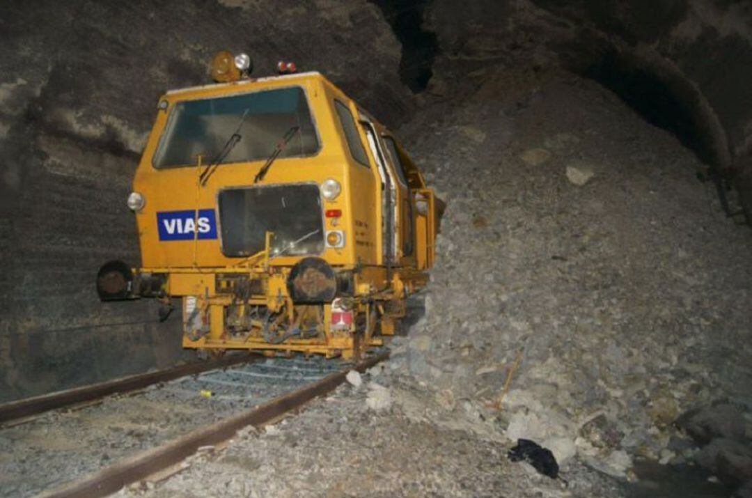 El derrumbe del túnel de Somosierra en 2011 dejó atrapada una máquina bateadora en su interior