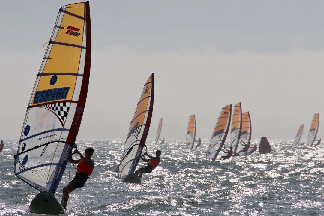 Este sábado se disputa la I Liga Local de Windsurf en Puerto Sherry 