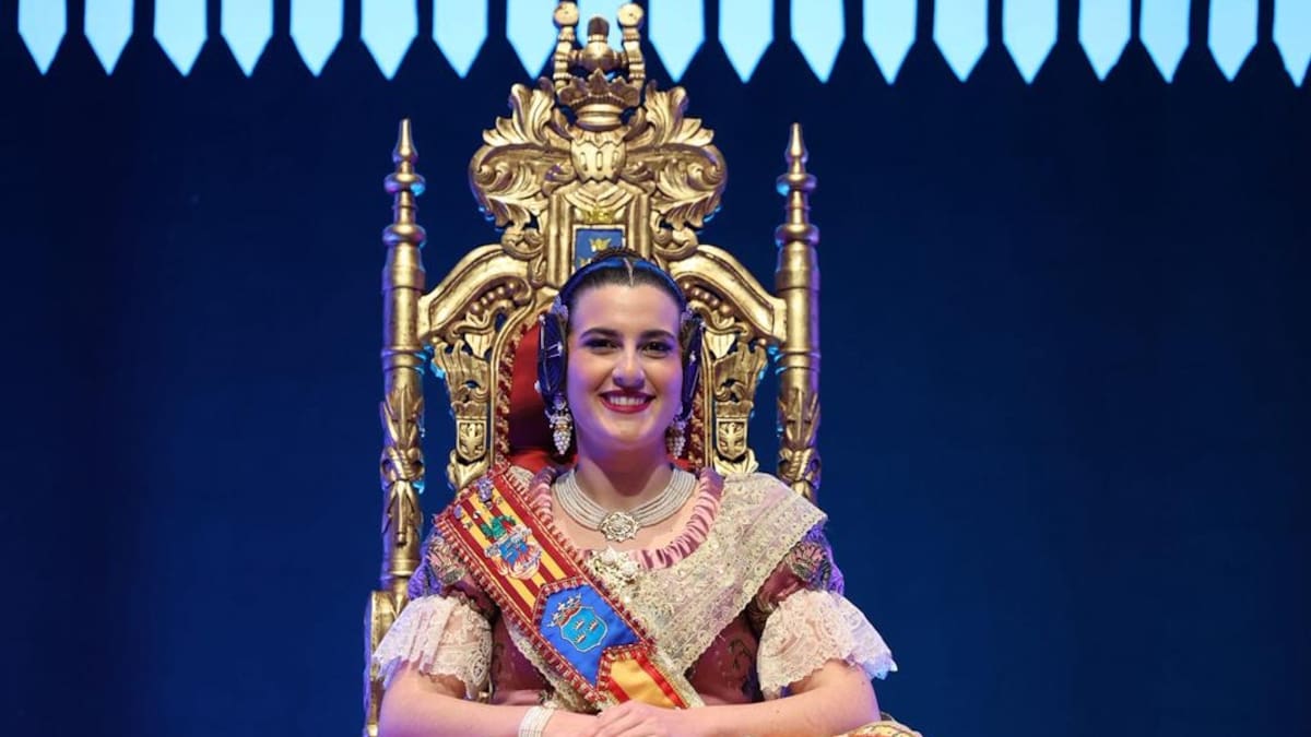 Burriana rinde honores a la Reina Fallera 2026 en su tradicional acto de pleitesía