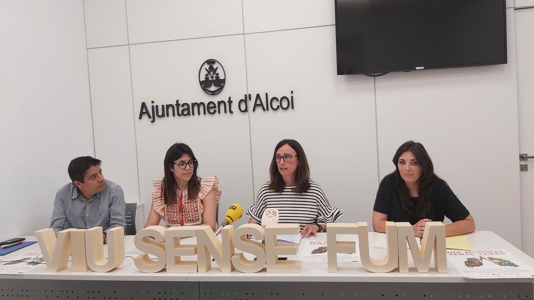Raúl Sandoval, Belén Abad, Aroa Mira y Sarai Juan, en la rueda de prensa de presentación de las actividades del Día Mundial sin Tabaco