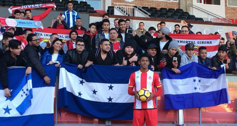 Lozano, retratant-se amb els compatriotes que el van anar a rebre.