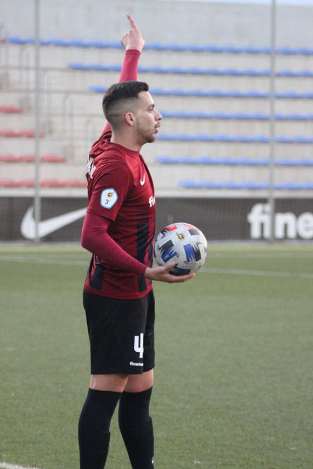 Kevin Sanz señala el camino del ascenso para el Eldense