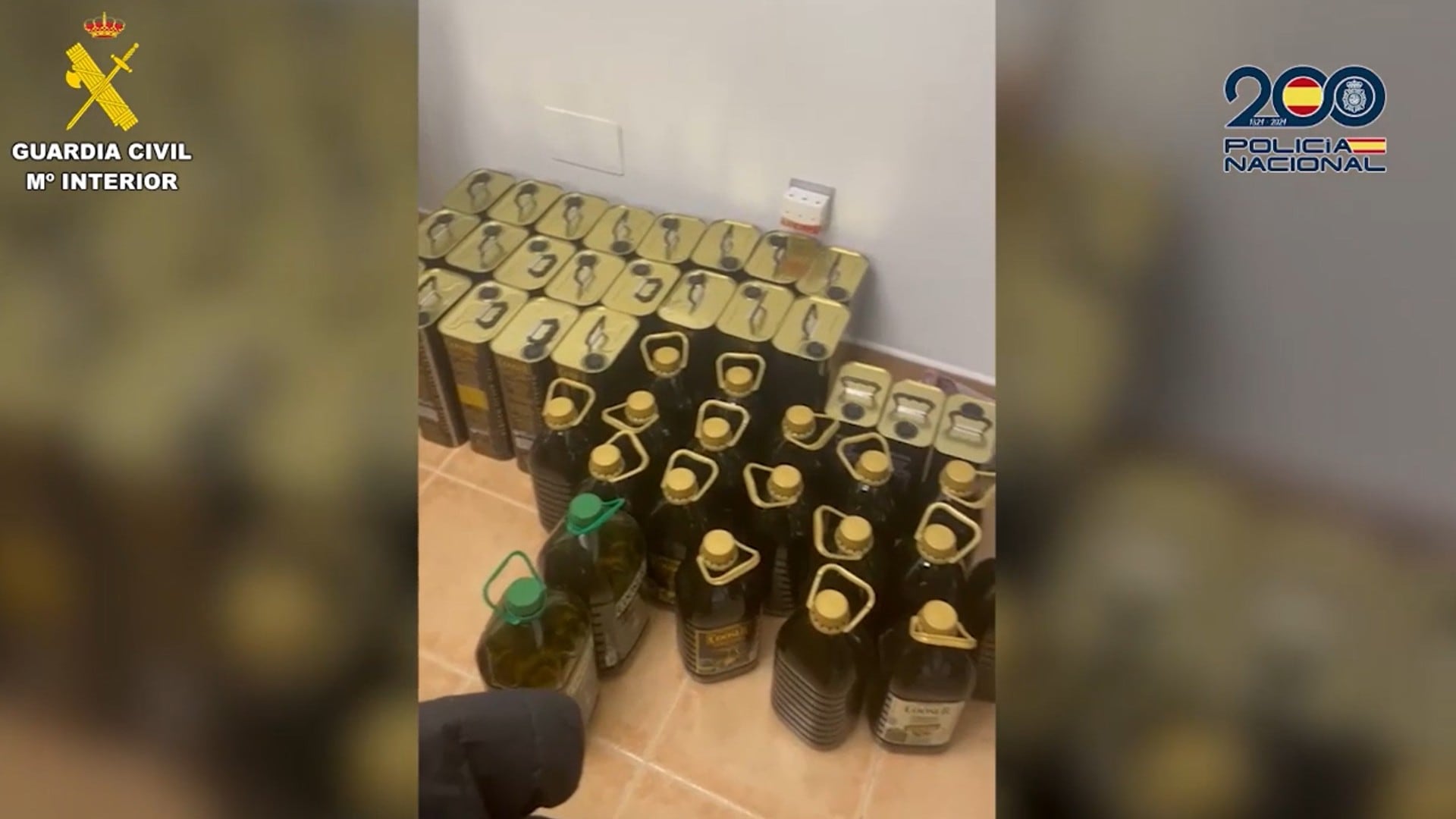 Garrafas de aceite incautadas por la Guardia Civil