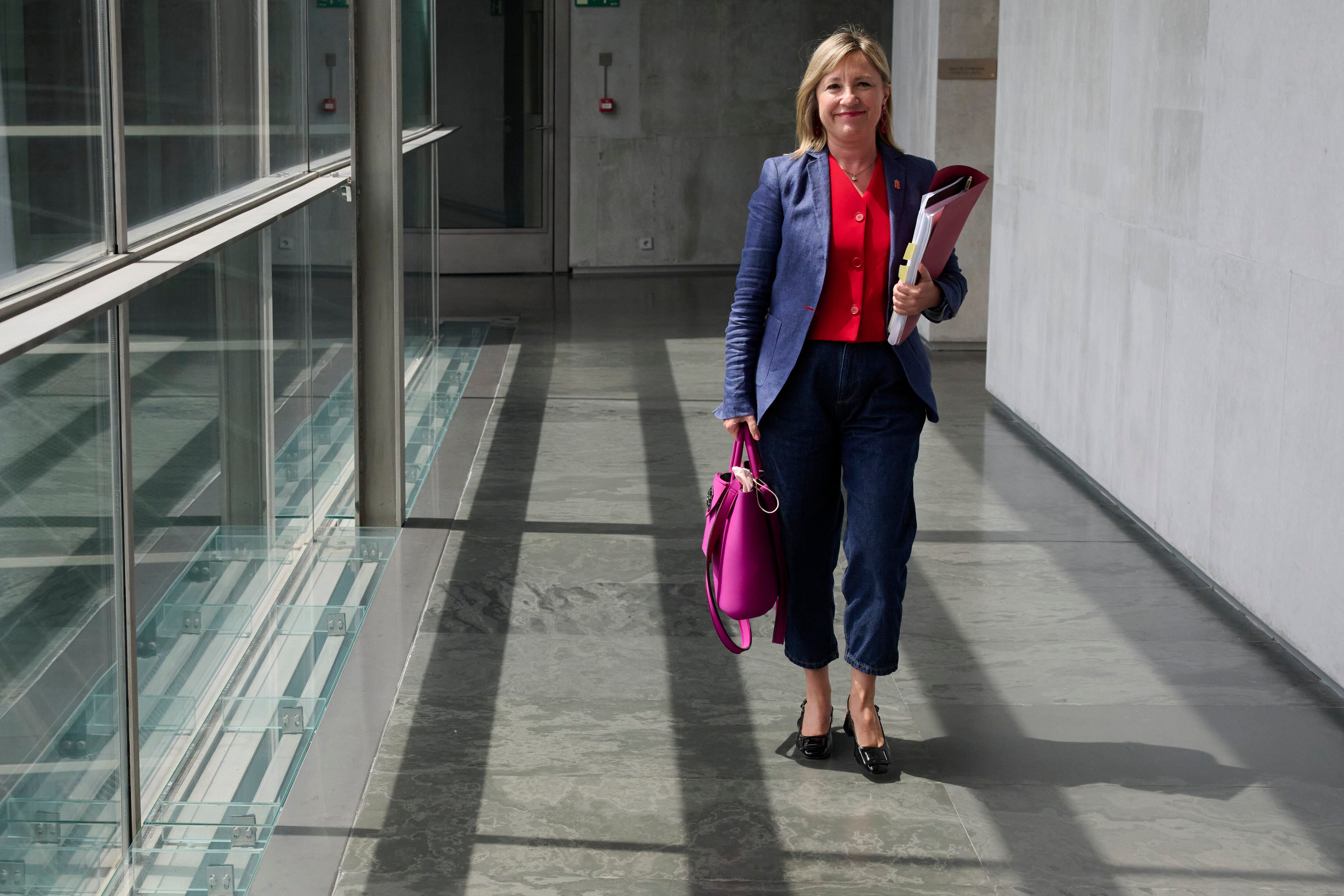 La consejera del Gobierno de Navarra Amparo López en el Parlamento