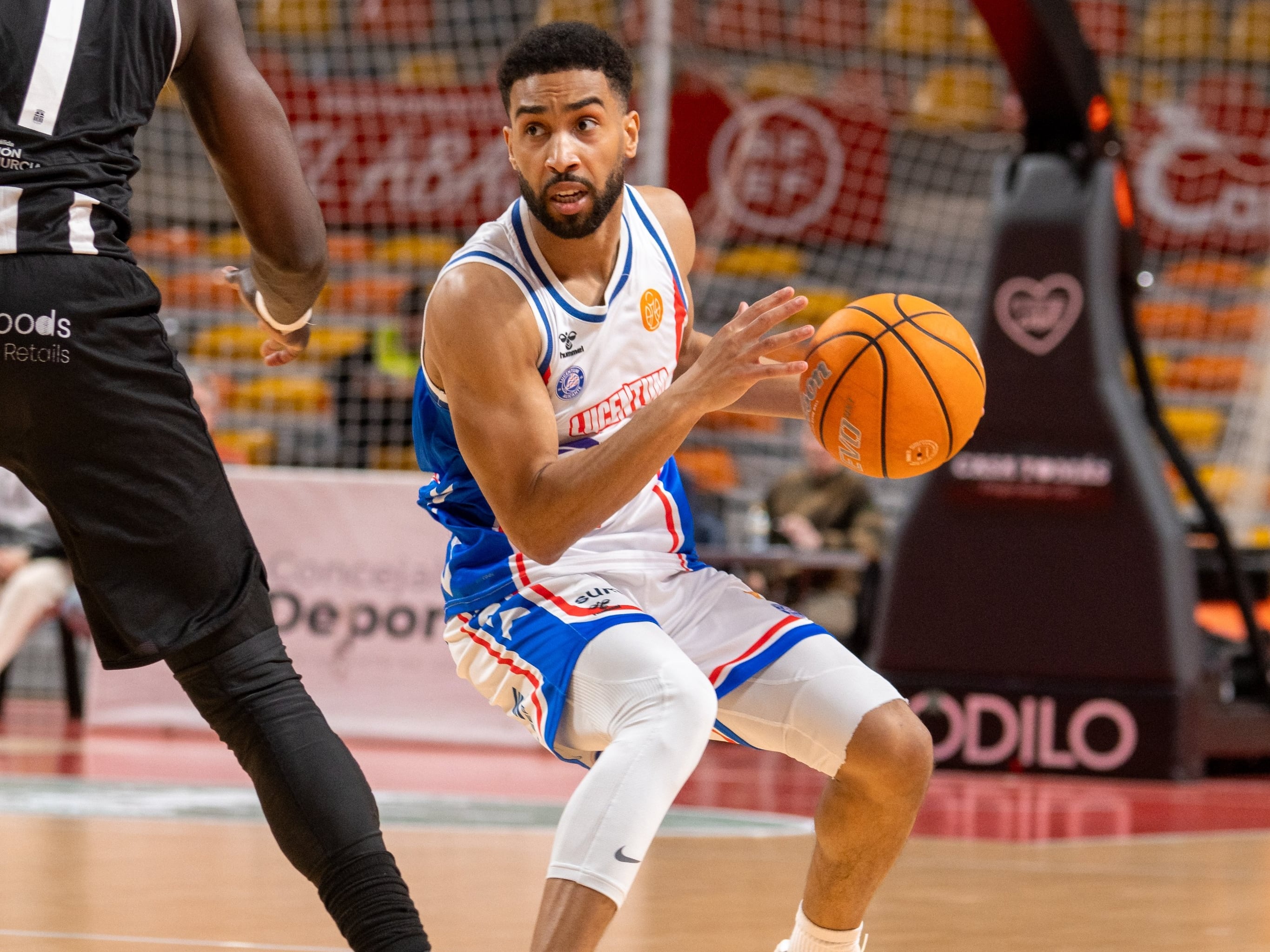 Yasiin Joseph, jugador del HLA Alicante, durante el partido disputado frente al Cartagena