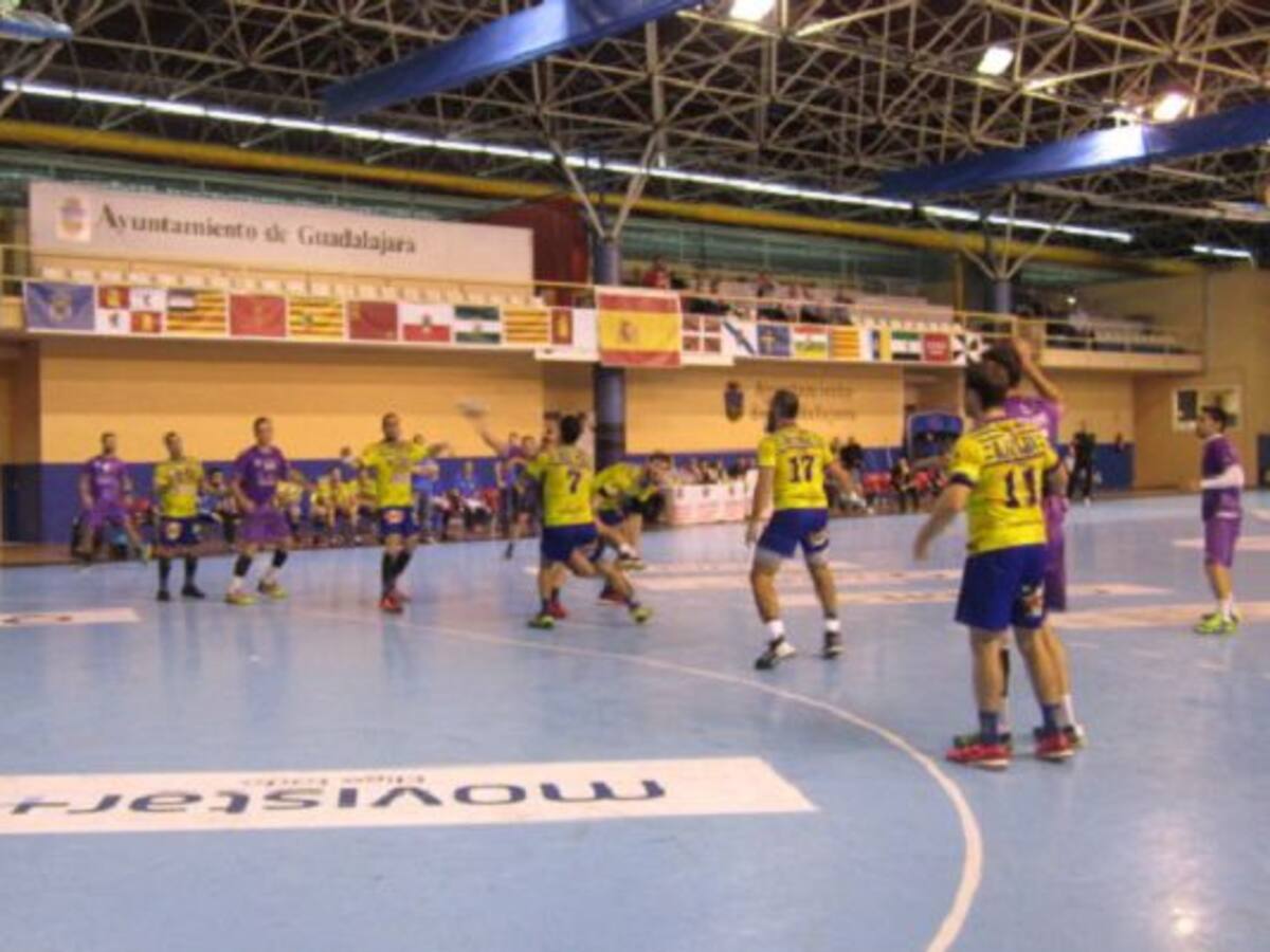 El BM Guadalajara vuelve a la senda del triunfo ante el equipo revelación (26-22)