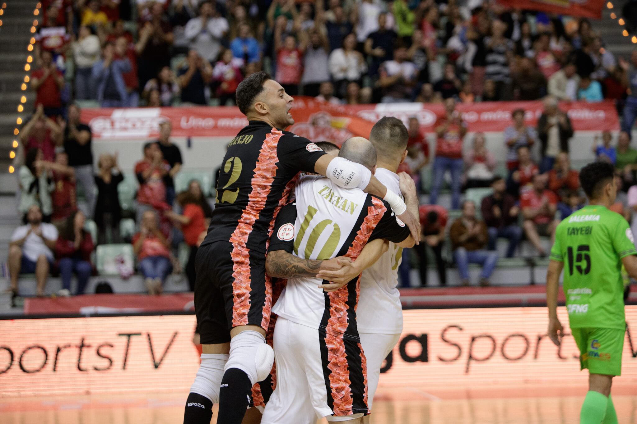 La plantilla de ElPozo Murcia celebrando un gol