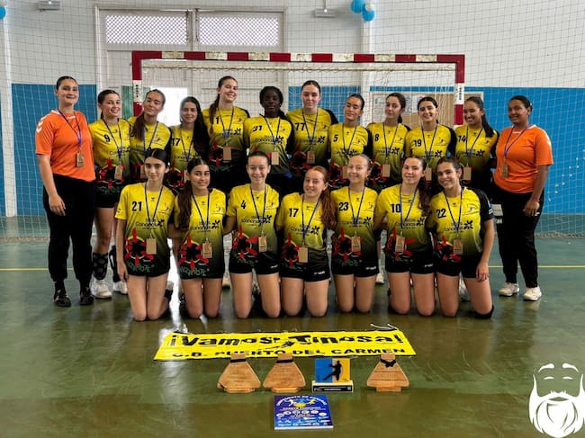 Las jugadoras del equipo Cadete del Puerto del Carmen, subcampeonas de Canarias.