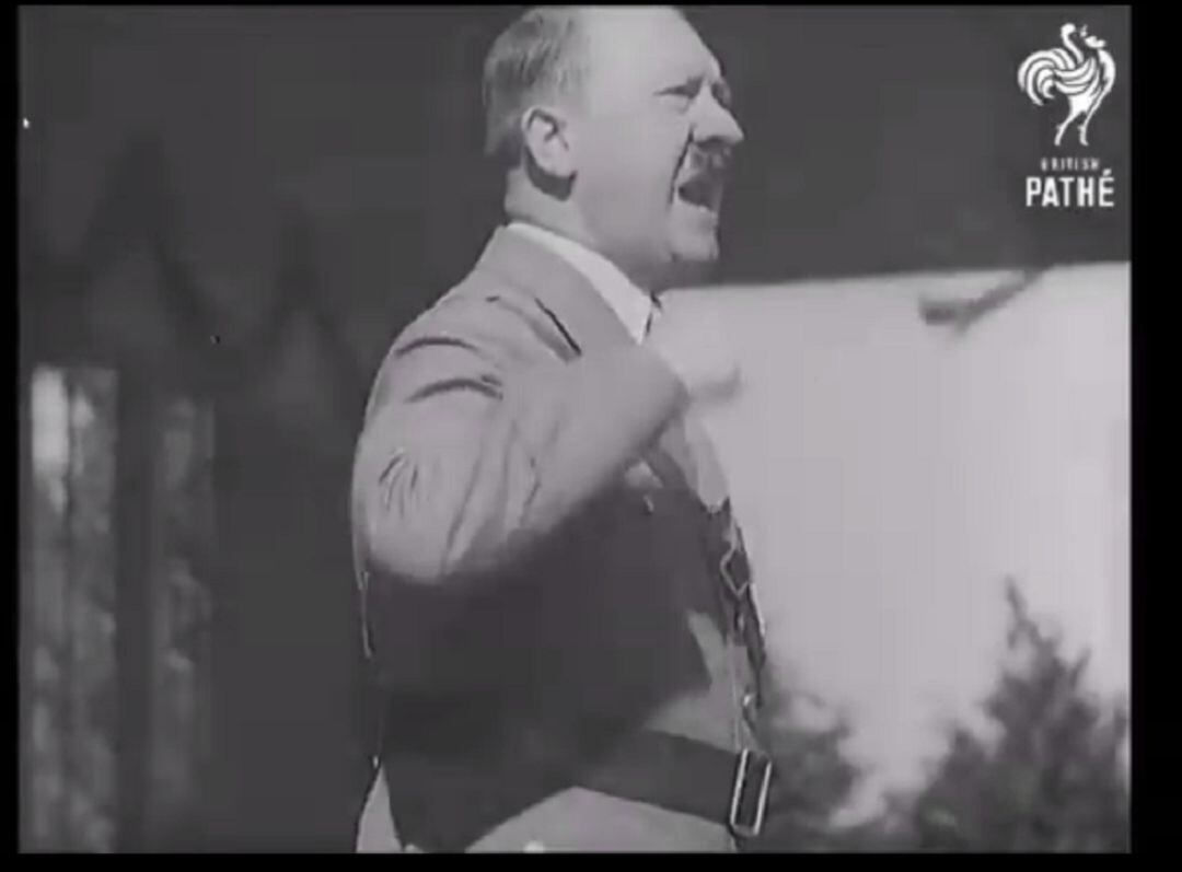 Imagen del vídeo de EH Bildu en el que se compara a la concejala de Navarra Suma María García-Barberena con Hitler.