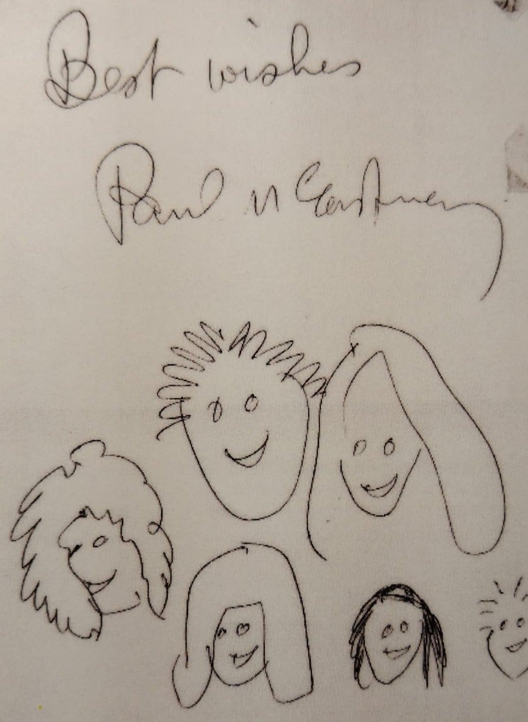 Fotocopia del dibujo que hizo Paul McCartney en el libro de registro del hotel Montíboli