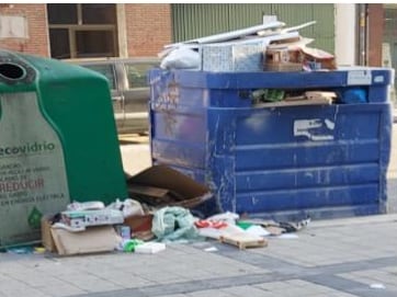 IU-Podemos denuncia la acumulación de basura en las calles de Palencia