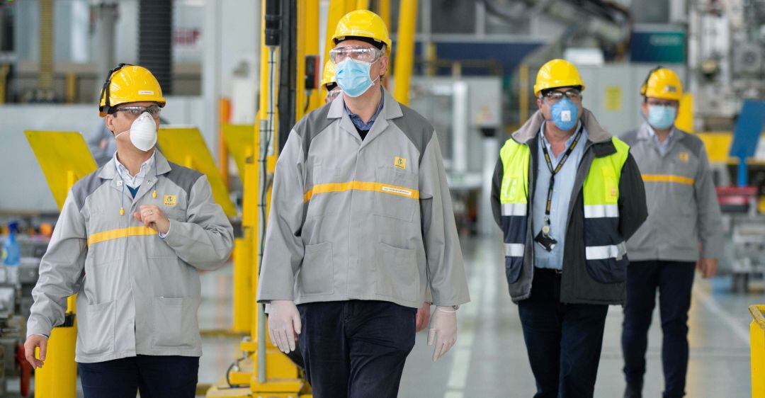 El director de Fabricaciones y Logística del Grupo Renault y presidente de Renault en España, José Vicente de los Mozos, visita la factoría de Motores de Valladolid 