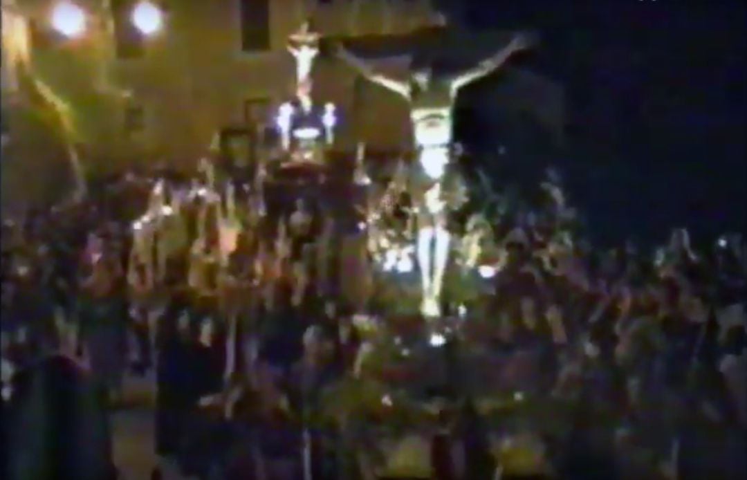 Imagen de la Procesión de los Pasos de 1995 en la Calle San Juan de Segovia