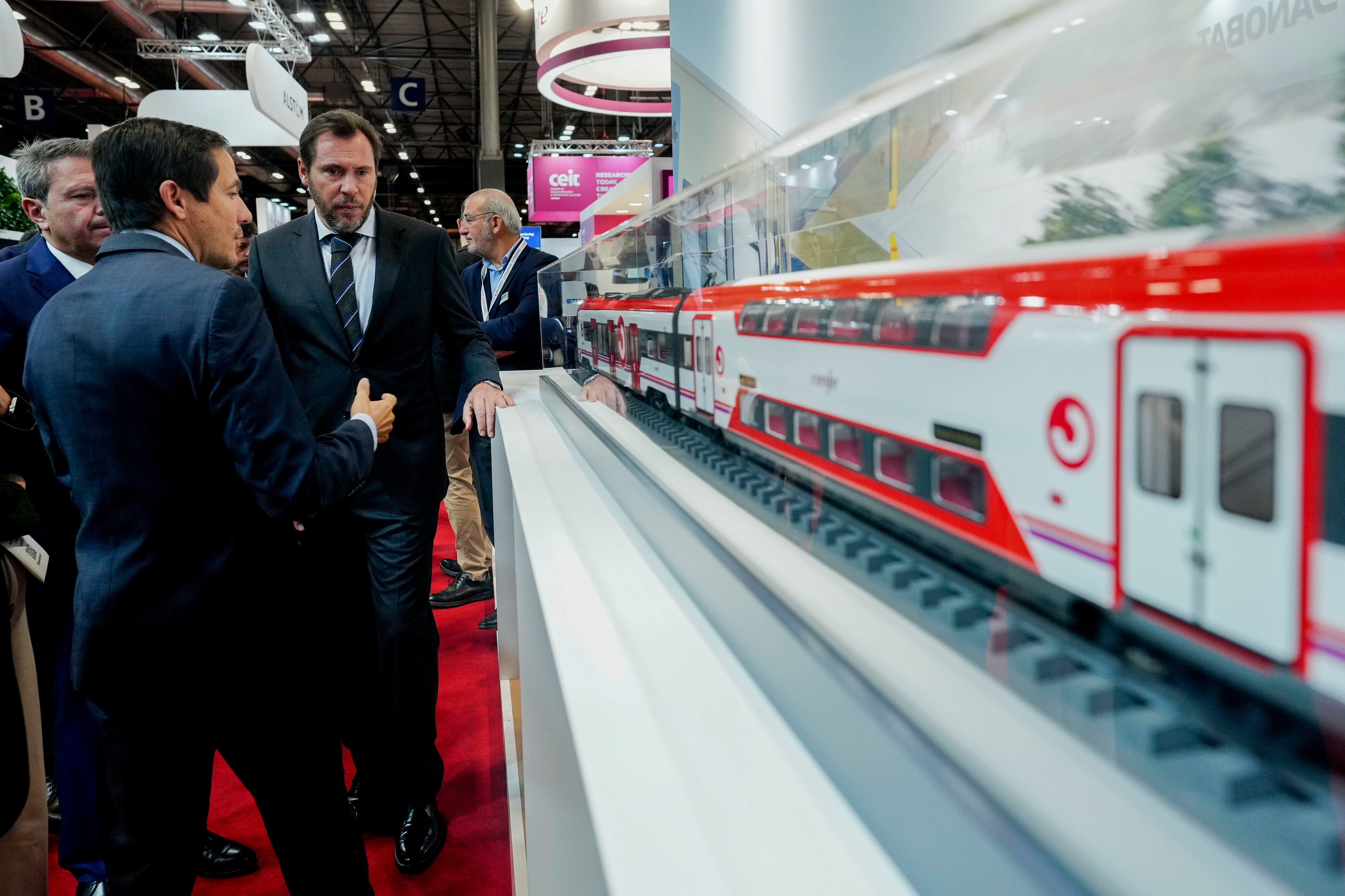 El ministro de Transportes y Movilidad Sostenible, Óscar Puente, participa en el Rail Live 2023, feria dedicada al sector ferroviario y a sus retos de futuro en Ifema.