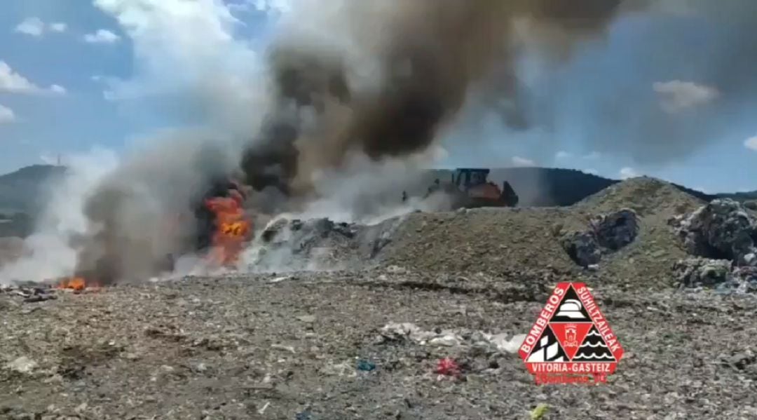 Incendio en el vertedero de Gardelegi