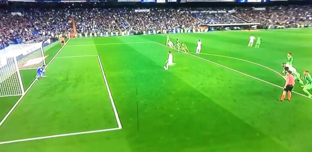 Sergio Ramos lanza la pena máxima ante el Leganés