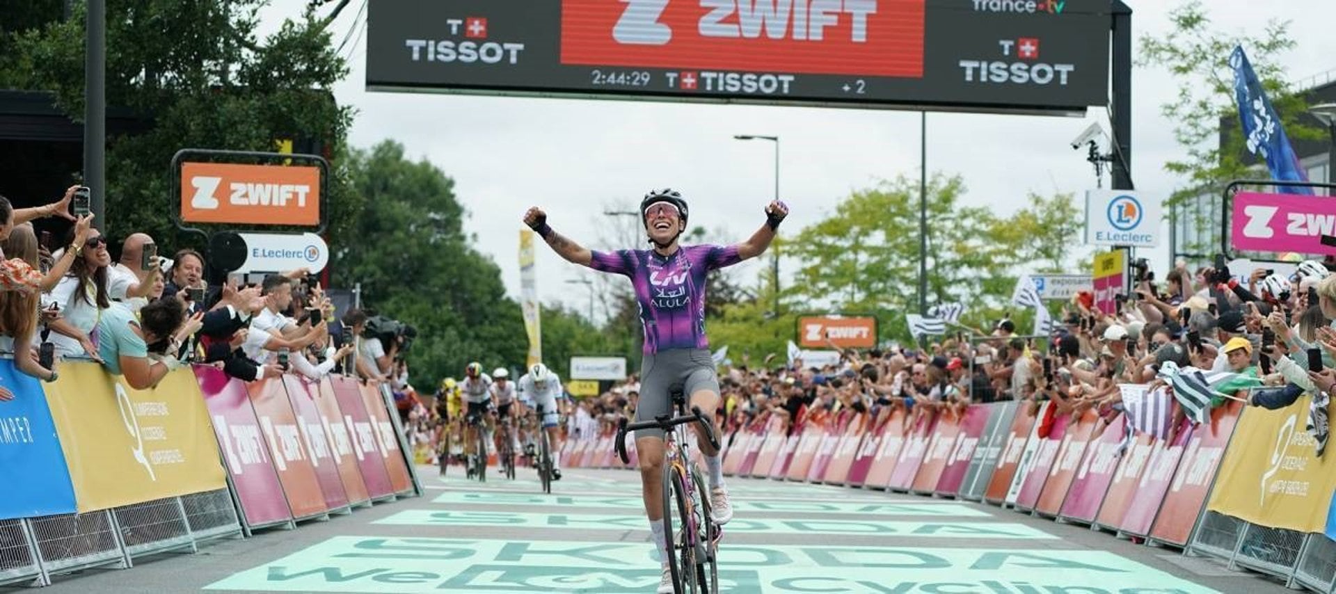 Mavi García saborea la gloria en la segunda etapa del Tour- @LETOURFEMMES